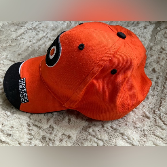 NEW! NHL Authentic Official Licensed Philadelphia Flyers hat/cap - Picture 6 of 7